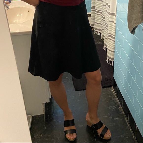 Black GAP flare above knee skirt size small - Picture 6 of 8